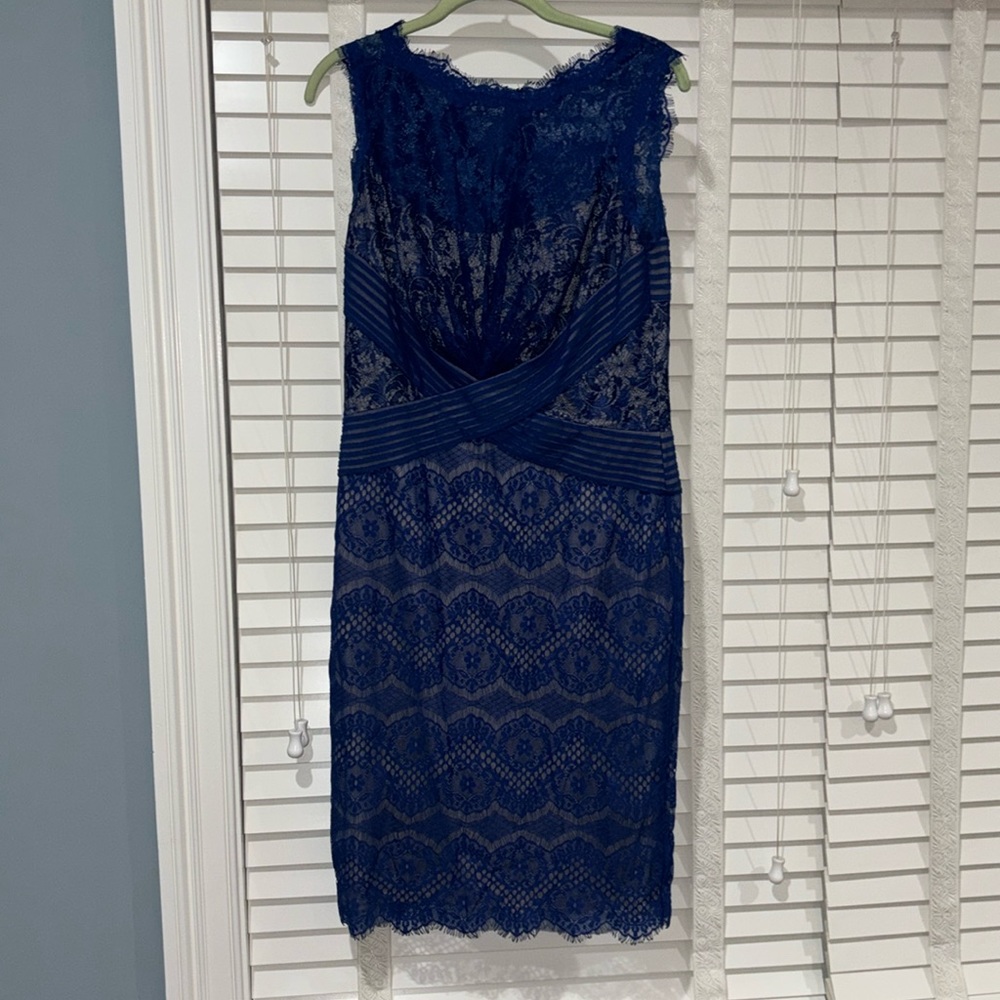 Tadashi Shoji Chantilly Lace Boatneck Sheath Dress Blue Sz 10